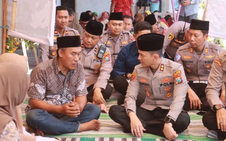 Kapolres Probolinggo Kota Takziah ke Rumah Korban Karhutla Bromo, Beri Dukungan Moril dan Tali Asih